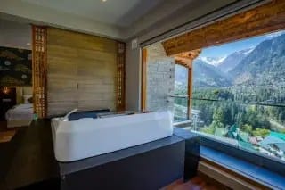 Jacuzzi stay in Manali